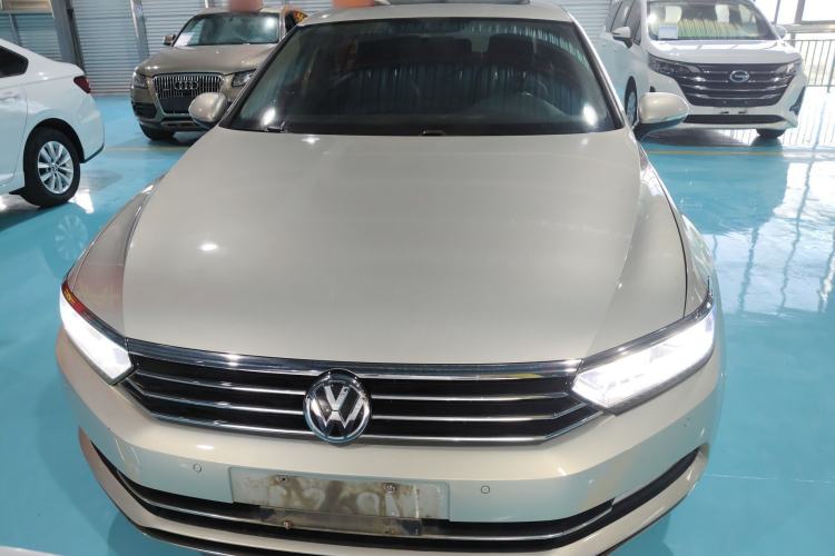 Used Volkswagen Magotan 2019 330TSI DSG Leading Edition China V Standard
