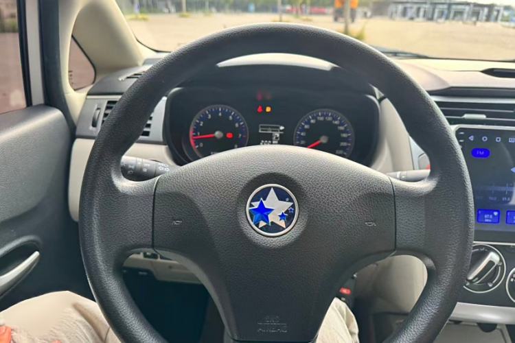 Used Venucia R50 2016 1.6L Automatic Elite Edition
