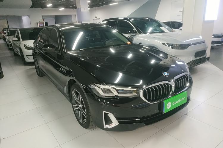 Used BMW 5 Series 2023 530Li Leading Edition Luxury Package Front Right 45 Deg