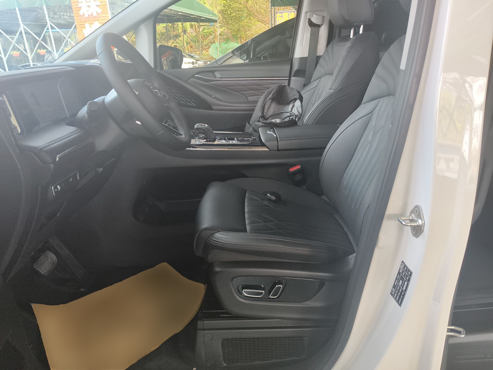 Переднее сиденье в автомобиле