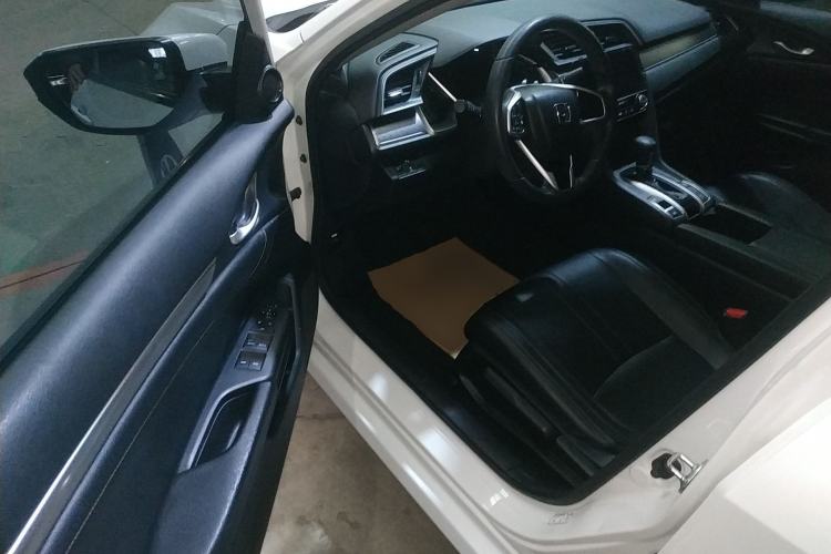 Used Honda Civic 2016 220TURBO CVT Luxury Edition
