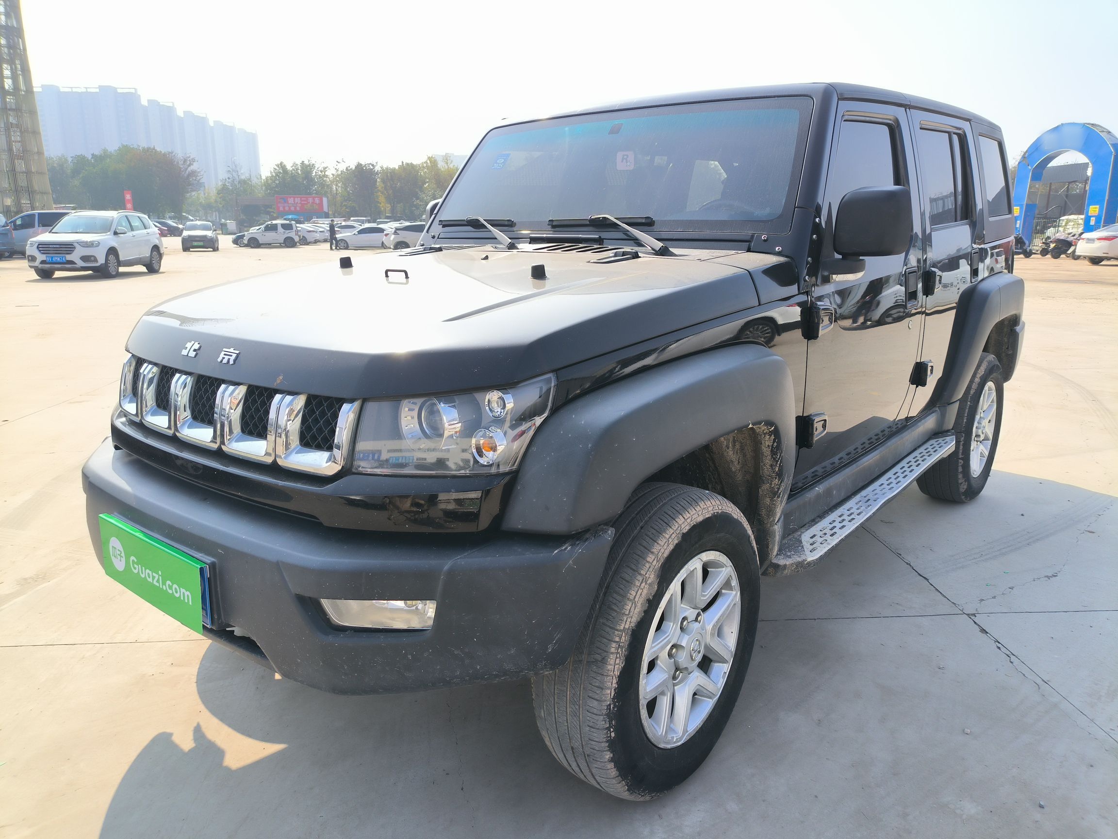 تحت مقدمة السيارة