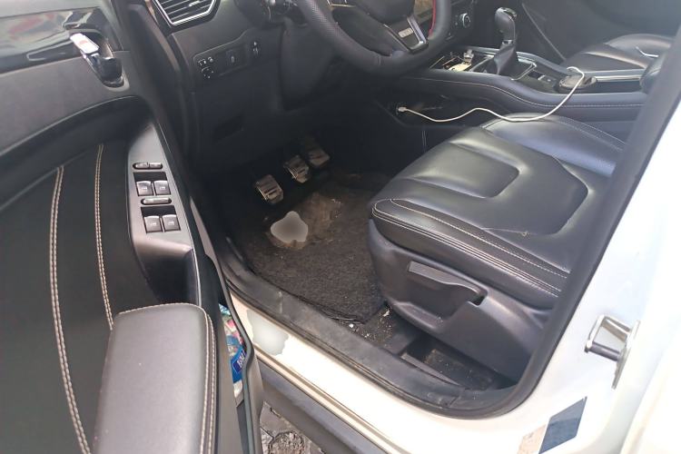 Used Dongfeng Fengon 580 2016 1.5T Manual Luxury Edition Driver Seat