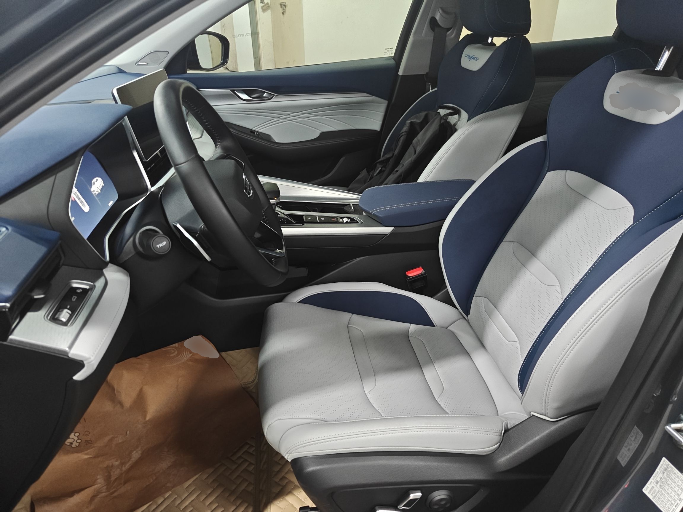 Переднее сиденье в автомобиле