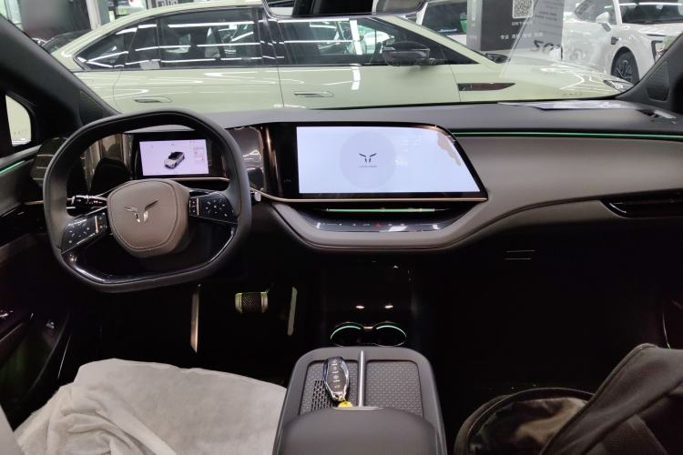Used Hongqi EH7 2024 640 Pro+ All-Wheel Drive Center Console