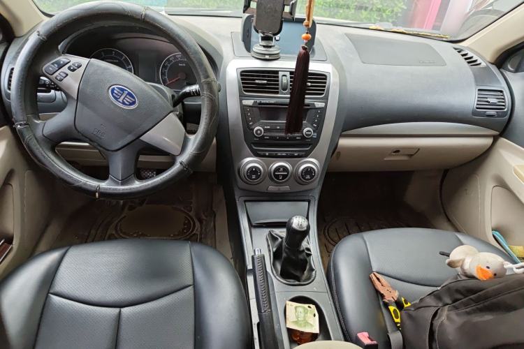 Used Bestune B50 2011 1.6L manual fashion version
