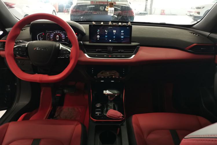 Used Dongfeng Aeolus Yixuan 2021 230T Automatic Zuiying Knight Edition Center Console