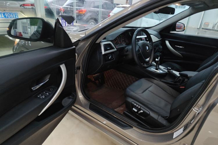 Used BMW 3 Series GT 2017 320i Sport Edition Driver Seat