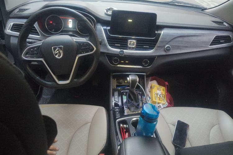 Used Baojun 730 2017 1.5T DCT Flagship Model 7 Seats China V Emission Standard Center Console