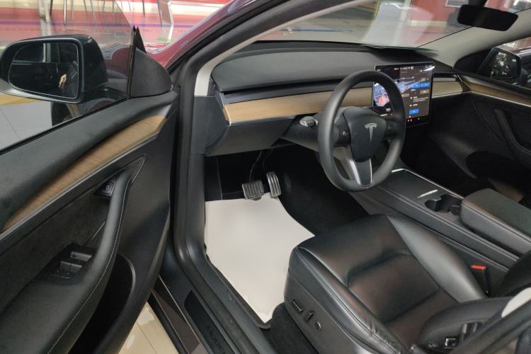 Used Tesla Model Y 2021 Long-Range All-Wheel-Drive Version Driver Seat