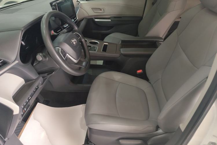 Used Toyota Granvia 2023 2.5L Hybrid Comfort Edition
