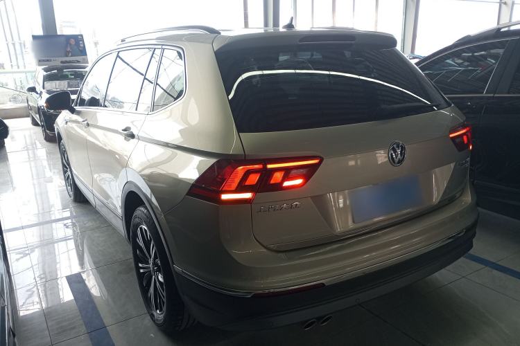 Used Volkswagen Tiguan L 2020 330TSI Automatic Two-Wheel Drive Luxury Edition China VI Standard
