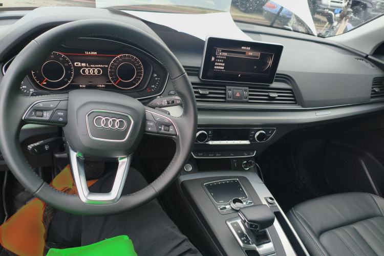 Used Audi Q5L 2020 Updated 40 TFSI Prestige Fashion Edition Center Console