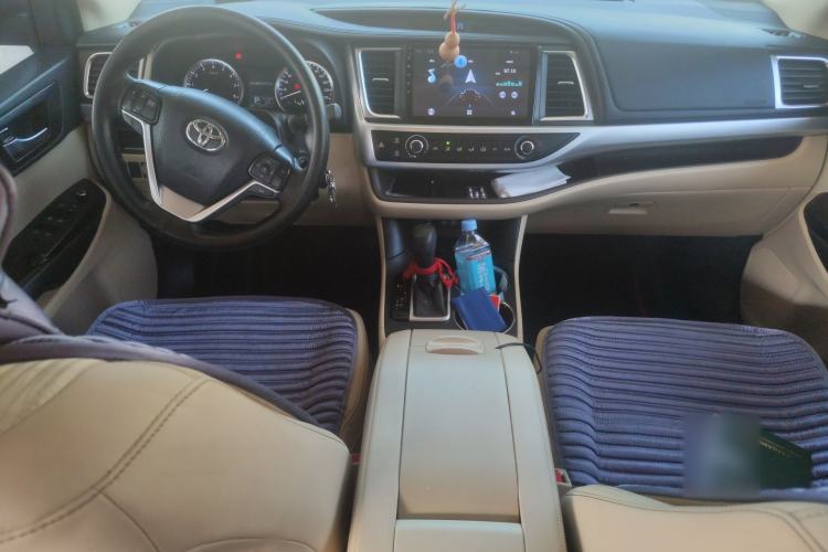 Used Toyota Highlander 2018 2.0T Two-Wheel Drive Elite Edition 5 Seats Emission Standard China V Center Console