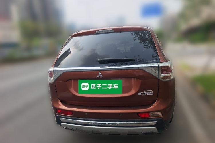 Used Mitsubishi Outlander 2013 2.4L Four-Wheel Drive Luxury Navigation Version 7 Seats
