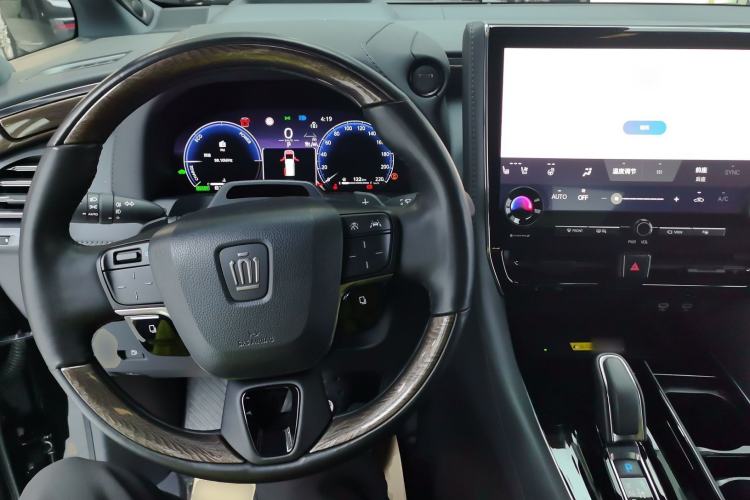 Used Toyota Vellfire 2024 Crown Dual-Engine 2.5L Ultimate Edition Center Console