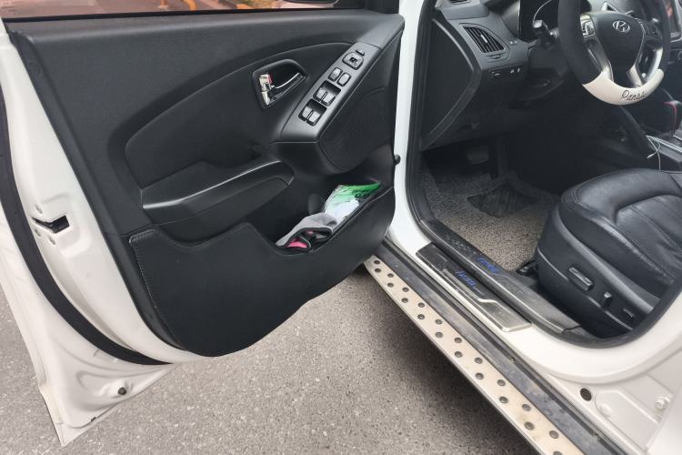 Used Hyundai ix35 2015 2.0L Automatic Two-Wheel Drive Leading Trim China IV Standard
