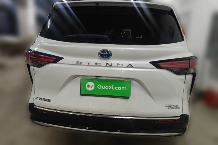 Used Toyota SIENNA 2023 2.5L Hybrid Deluxe Edition Rear