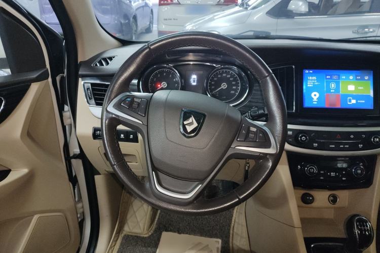 Used Baojun 730 2016 1.5T Manual Luxury Edition 7 Seats Steering Wheel