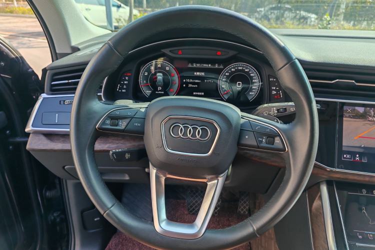 Used Audi Q7 2021 55 TFSI quattro S line Sport model
