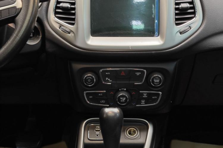 Used Jeep Compass 2017 200T Automatic Family Edition
