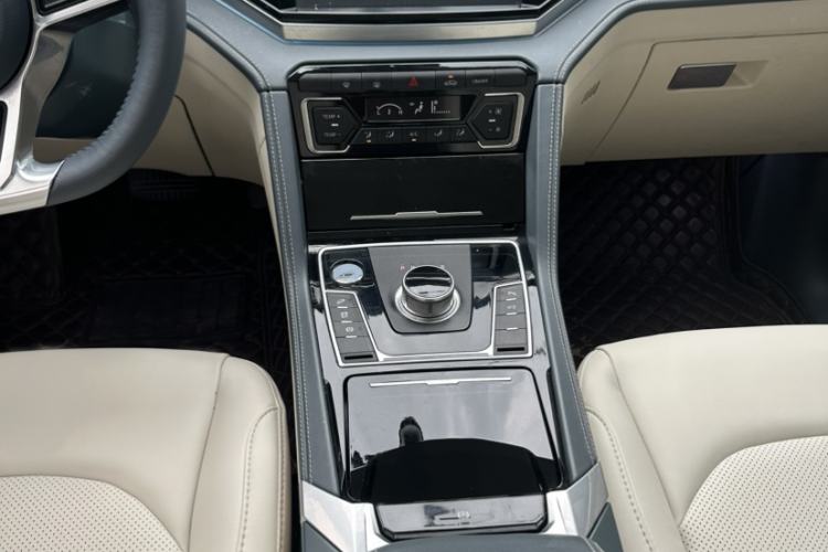 Used Zotye Domy X7 2018 2.0T Automatic Prestige Edition Interior 6