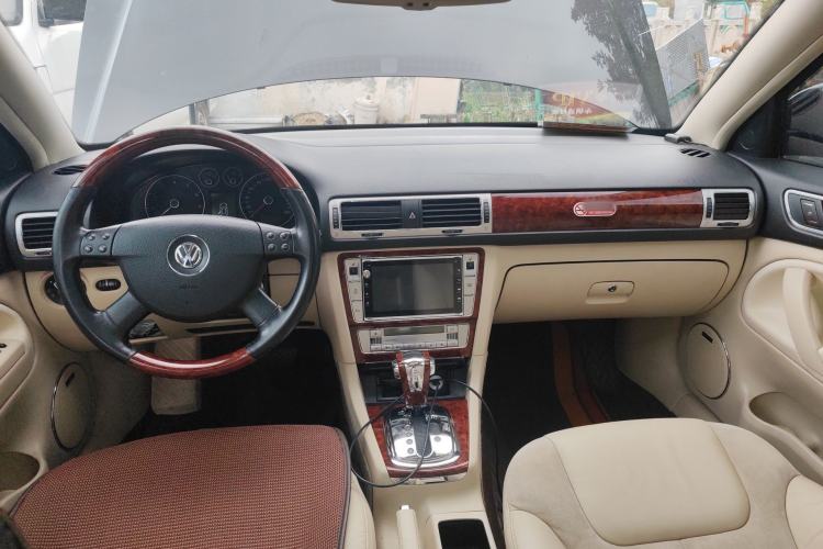 Used Volkswagen Passat 2009 1.8T Automatic Zunjie Model Center Console