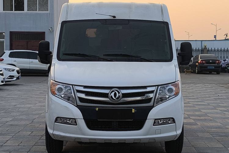 Used Dongfeng Yufeng Yufeng 2021 2.5T V9 Value-Added Logistics Vehicle Short Wheelbase Mid-Roof Design 5-9 Seater China V Emission Standard ZD25
