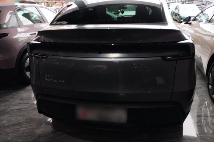 Used Tesla Model Y 2025 Long-Range All-Wheel-Drive Version