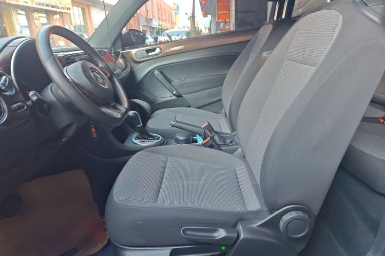 Used Volkswagen Beetle 2015 180TSI model
