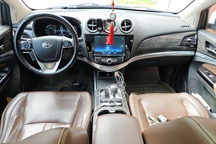 Used BYD Tang New Energy 2015 2.0T Four-Wheel-Drive Flagship Model Center Console