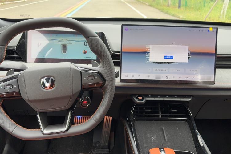 Used CHANGAN UNI-V 2025 Model Third-Generation 2.0T Dynamic Edition Interior 4