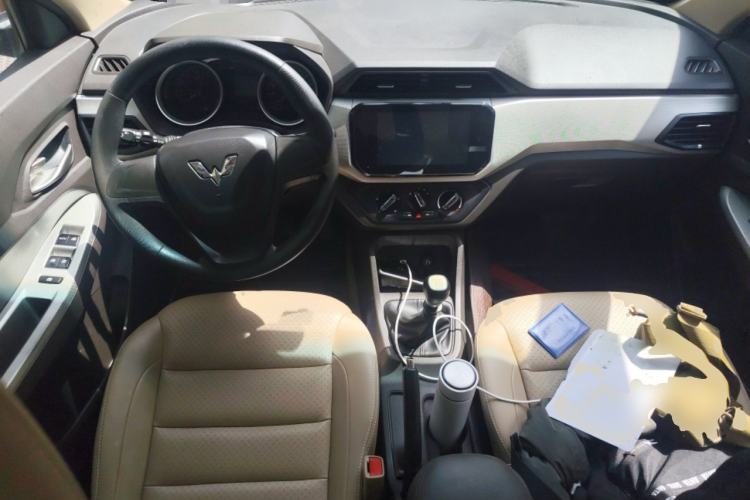 Used Wuling Hongguang 2019 1.5L S Comfort Edition China VI LAR Center Console