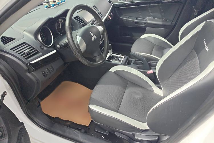 Used Mitsubishi Lancer EX 2016 1.8L CVT Black-and-White Retro Edition