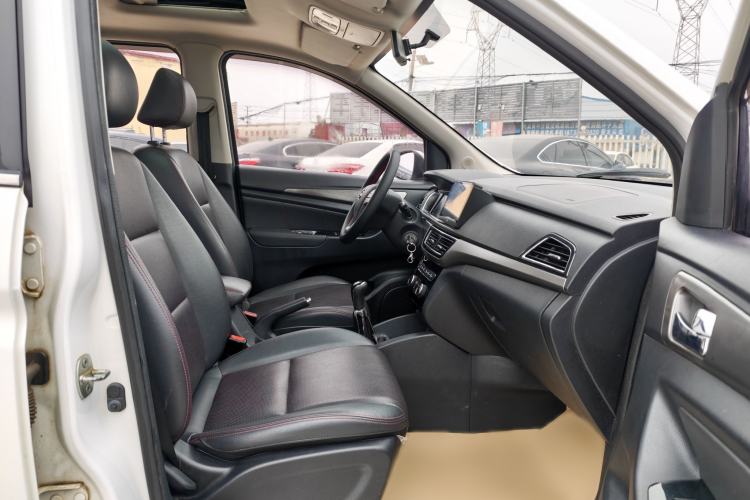 Used CHANGAN KAICHENG Oushang A600 2016 1.5L Manual Luxury 7-Seater Interior 4