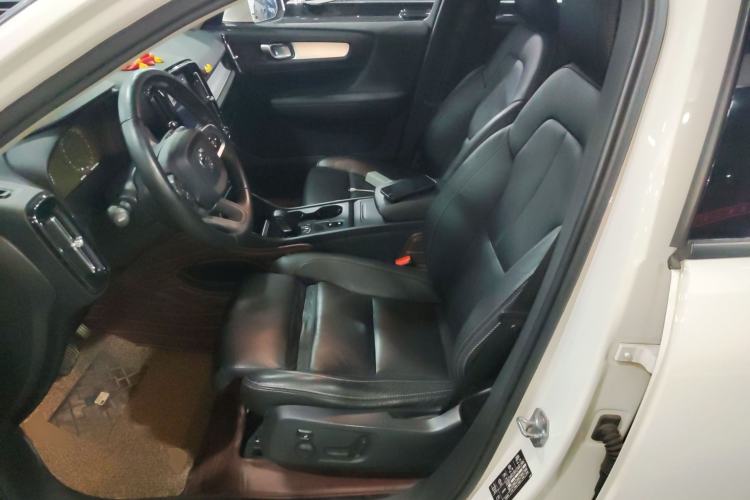 Used Volvo XC40 2019 T4 Four-Wheel Drive Dawn Ice White
