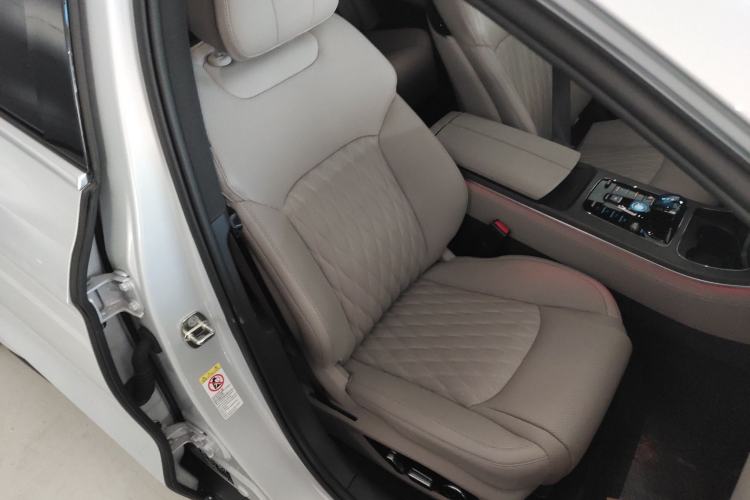 Used BYD Han 2024 DM-i Glory Edition 200KM Flagship Model Right Front Seat