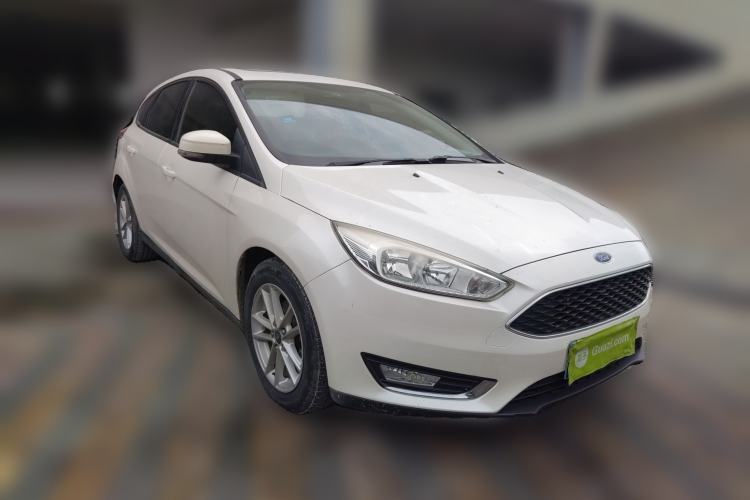 Used Ford Focus 2015 Hatchback 1.6L Automatic Fashion Edition Front Right 45 Deg