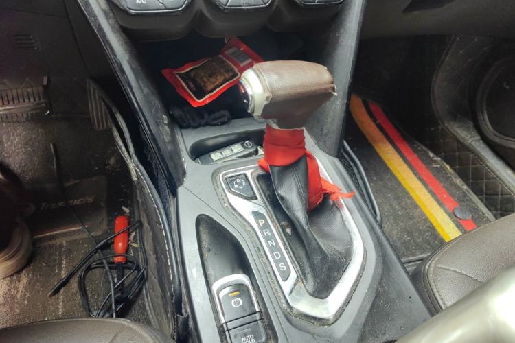 Used GAC Trumpchi GS4 2017 235T Automatic Two-Wheel Drive Luxury Smart Connectivity Version Gear Lever