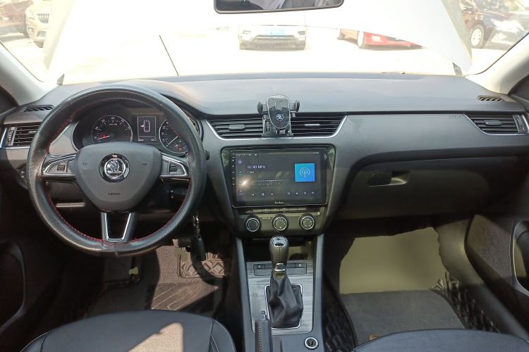 Used Skoda Octavia 2017 1.6L Automatic Smart Drive Edition Center Console