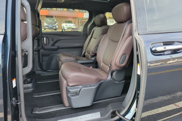 Used Toyota Granvia 2023 2.5L Hybrid Flagship VIP Edition Interior 4