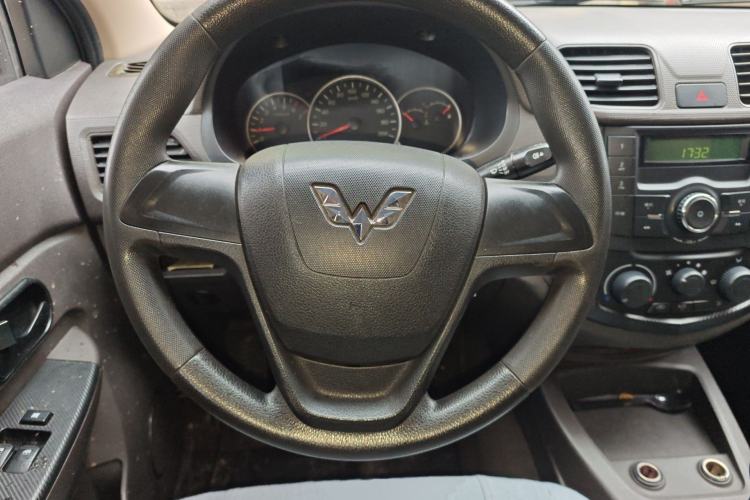 Used Wuling Hongguang 2015 1.2L S Base Model China V Standard Steering Wheel