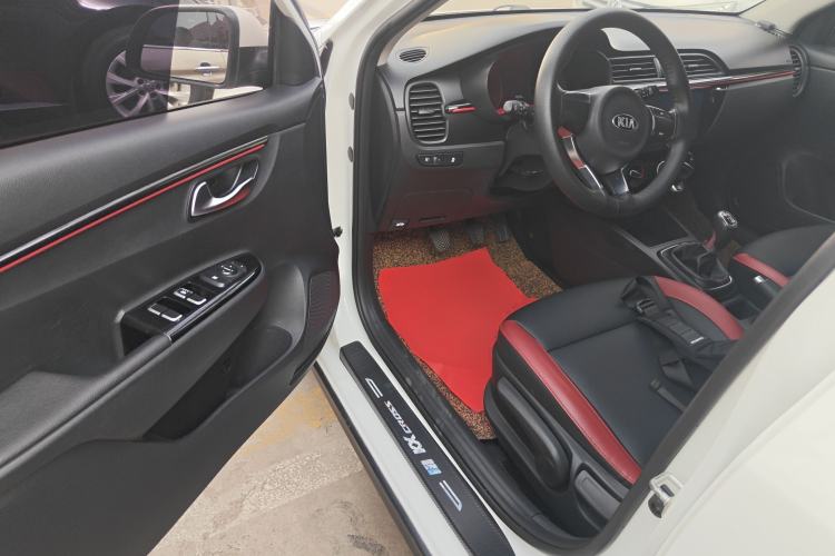 Used Kia KX Cross 2017 1.4L MT GLS Driver Seat