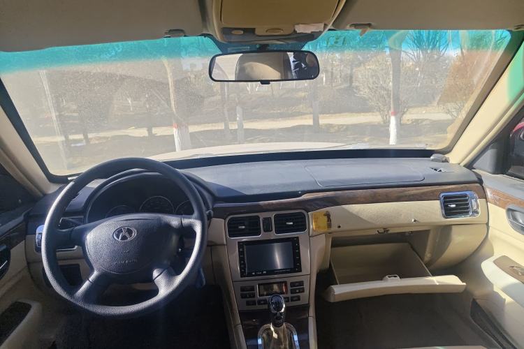 Used Yema F10 2011 1.5L Luxury Model Center Console