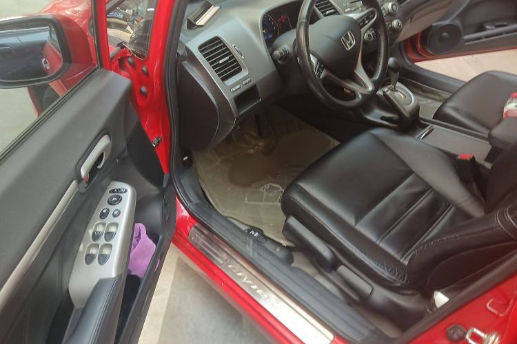 Used Honda Civic 2009 1.8L automatic luxury edition
