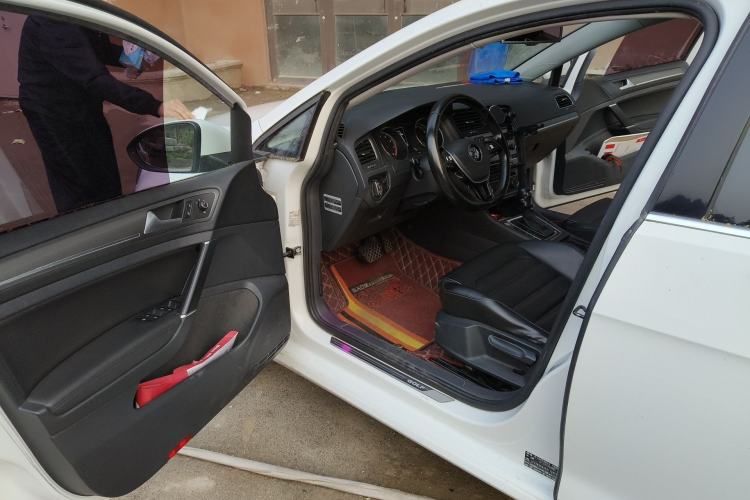 Used Volkswagen Golf 2014 1.4TSI Automatic Luxury Model Driver Seat