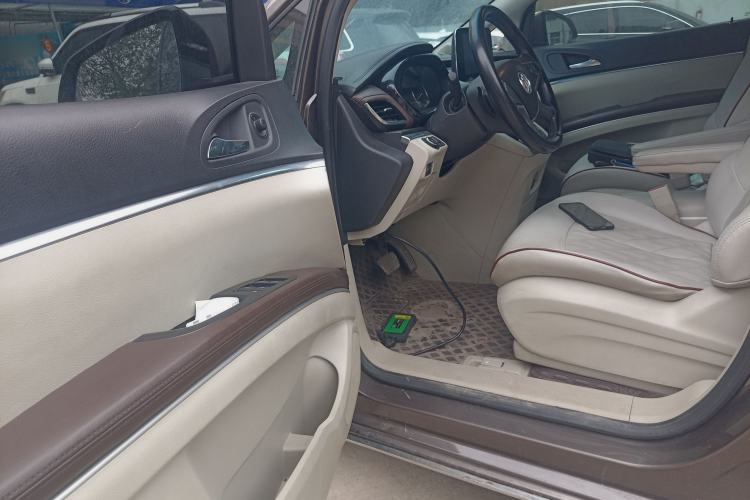 Used Buick GL8 2023 Land Executive Class Comfort Model