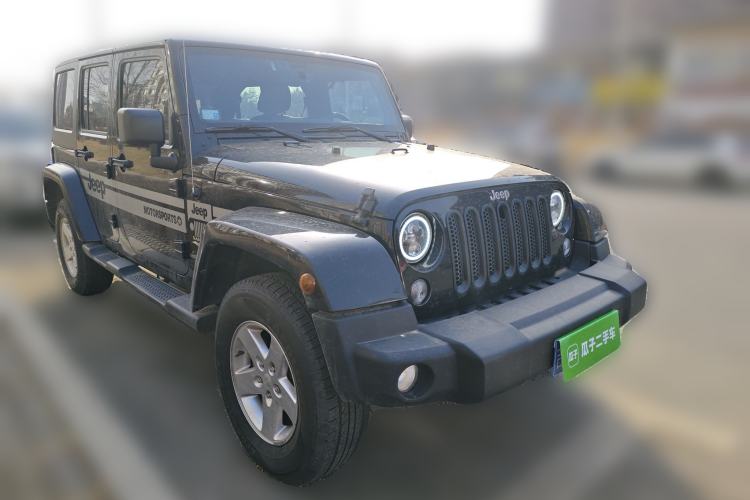 Used Jeep Wrangler 2014 2.8TD Sahara Four-Door Edition
