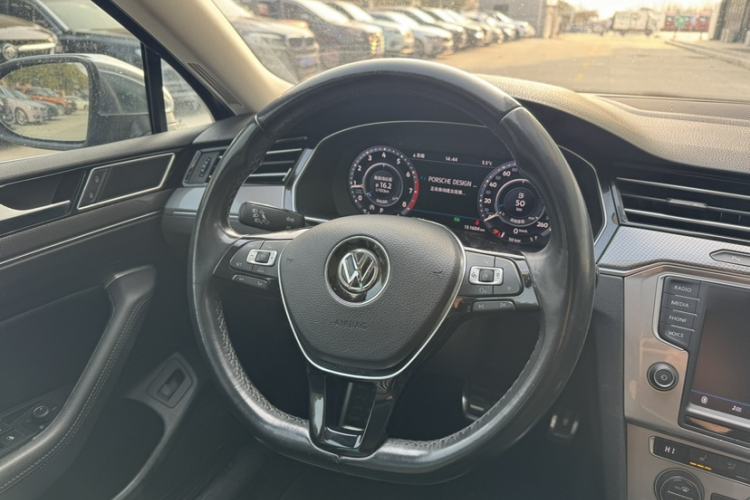 Used Volkswagen Variant 2017 380TSI Four-Wheel Drive Longitudinal Version
