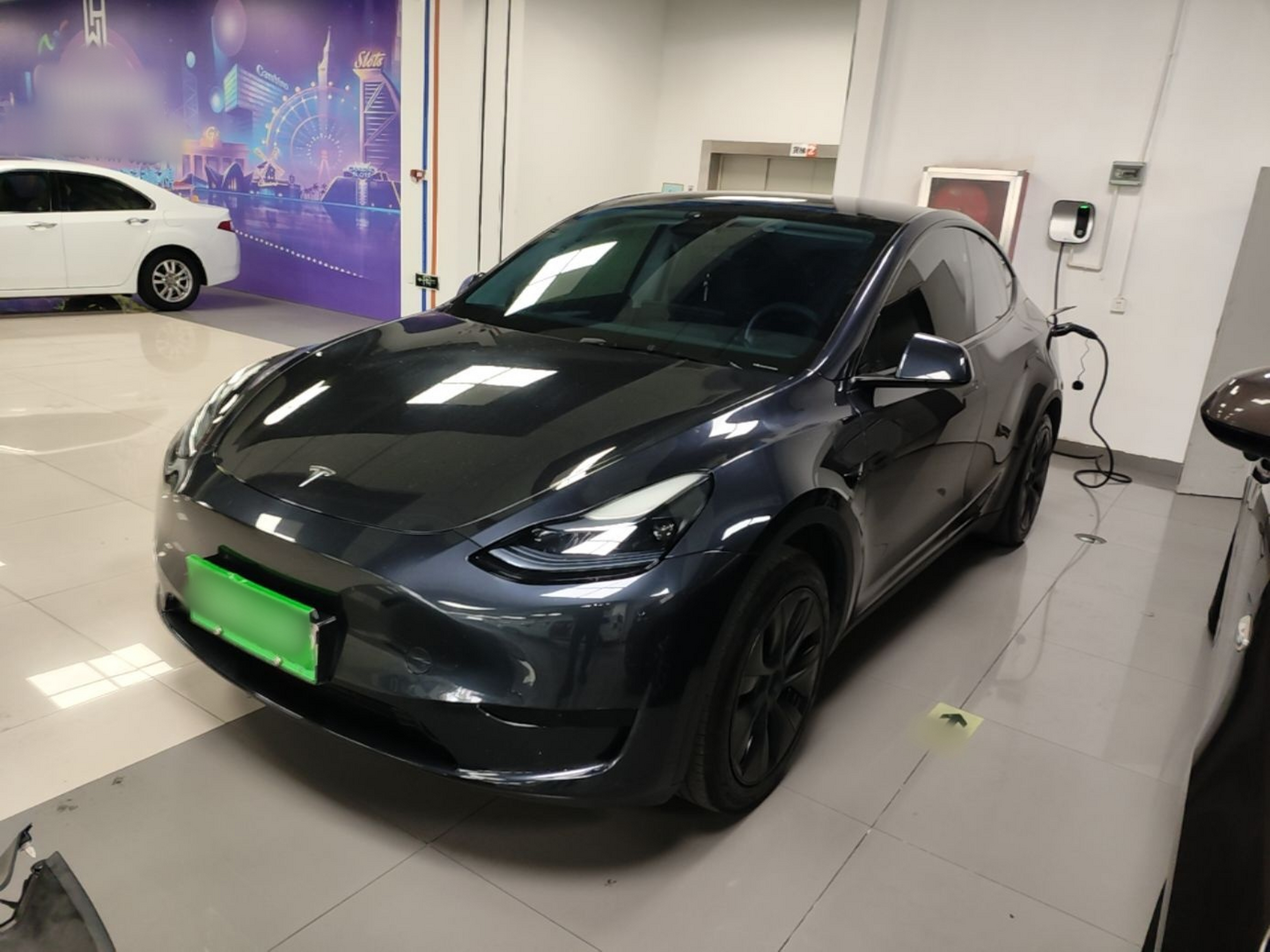 Под передней частью автомобиля